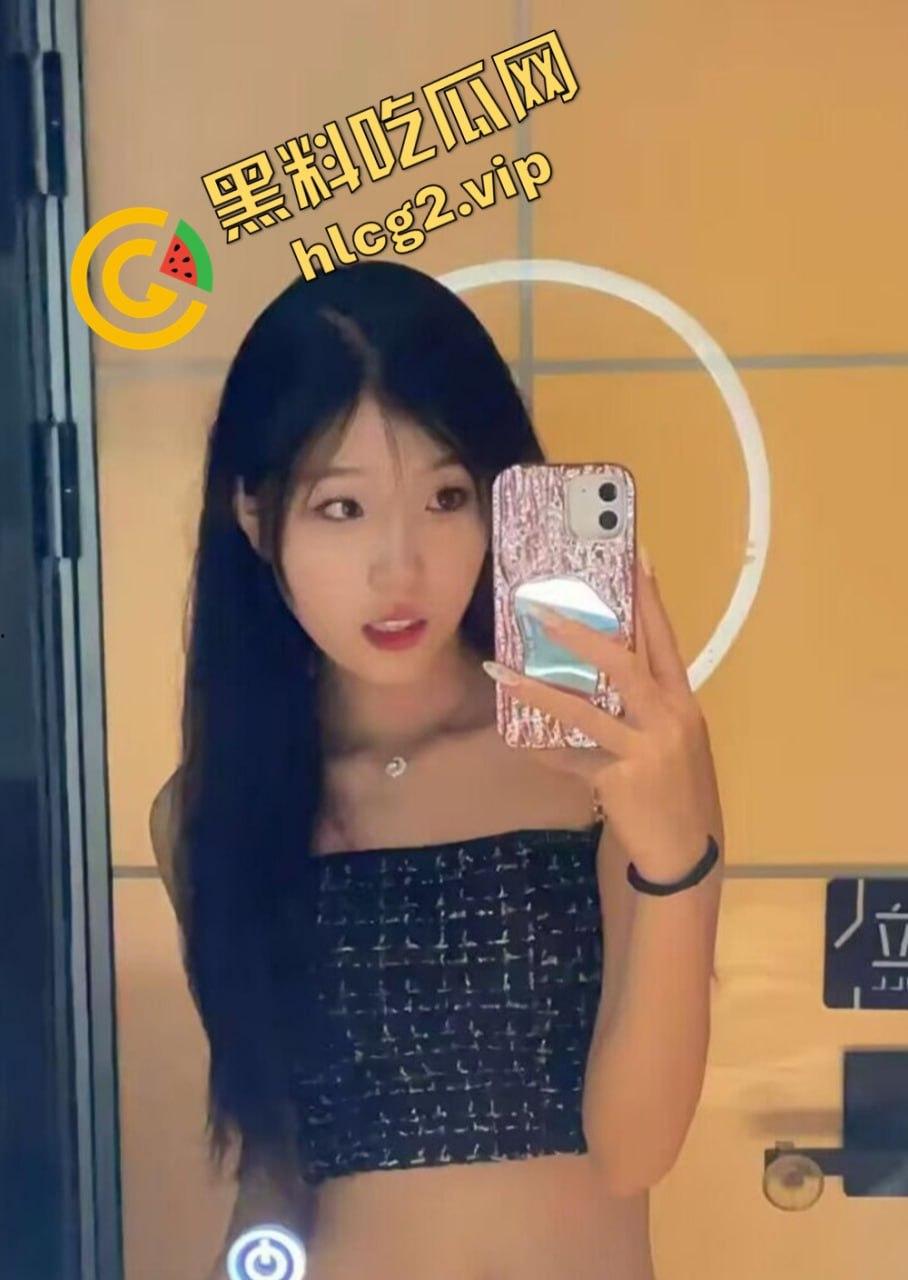 南京大学高颜值清纯大学生妹子『万慧书』被偷拍性爱视频泄露!娇喘声撩人主动骑乘扭动被男友无套猛插!