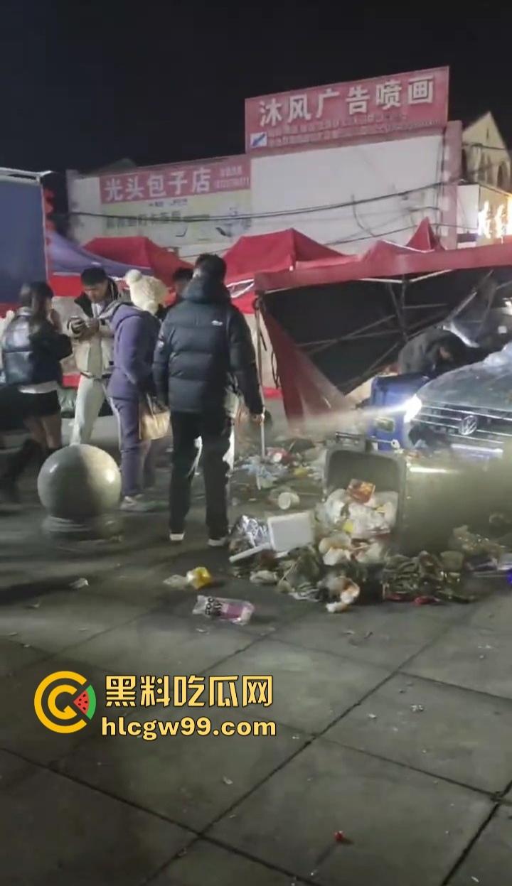 安徽亳州利辛县惊现马路杀神, 酒驾狠人凌晨狂飙,直接冲进小摊贩人群。孕妇当场被撞飞!