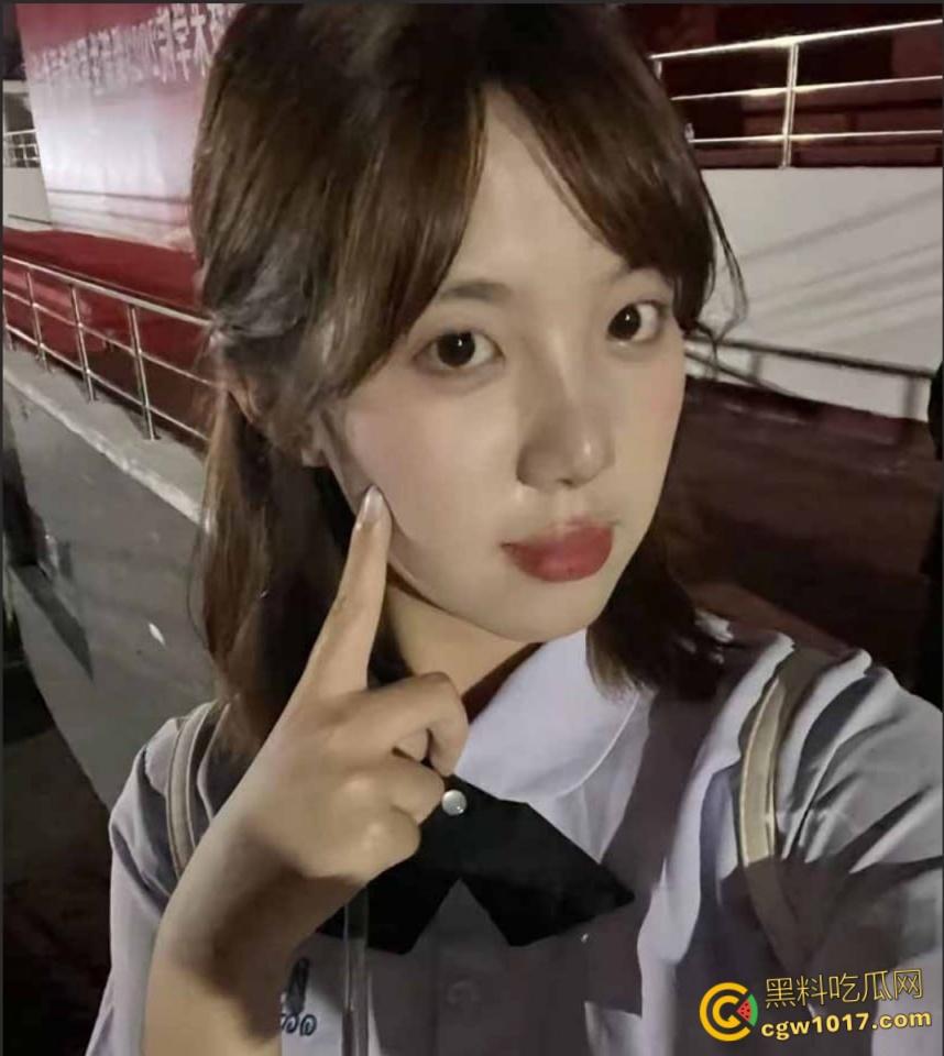 上海金融学院【刘敏】,露脸自拍惨遭前男友曝光,美乳骚逼嫩的如水,镜前跪地口交,蜜桃臀上位猛坐榨精!