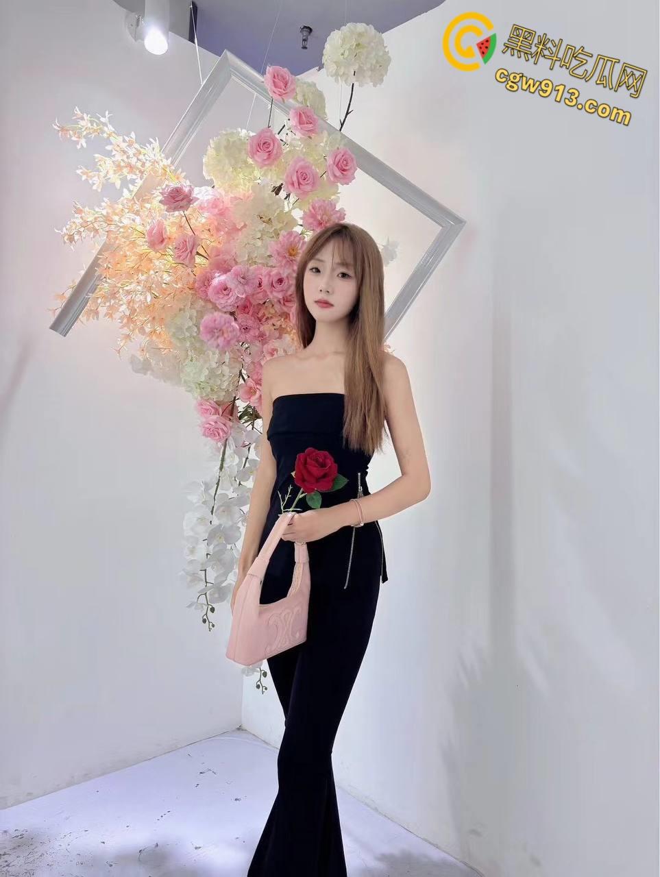 约炮极品嫩妹【朱雅】,背着男友夜店偷情寻欢,穿上情趣黑丝饥渴跪地求肉棒,颜射吞精精液覆盖全脸 !