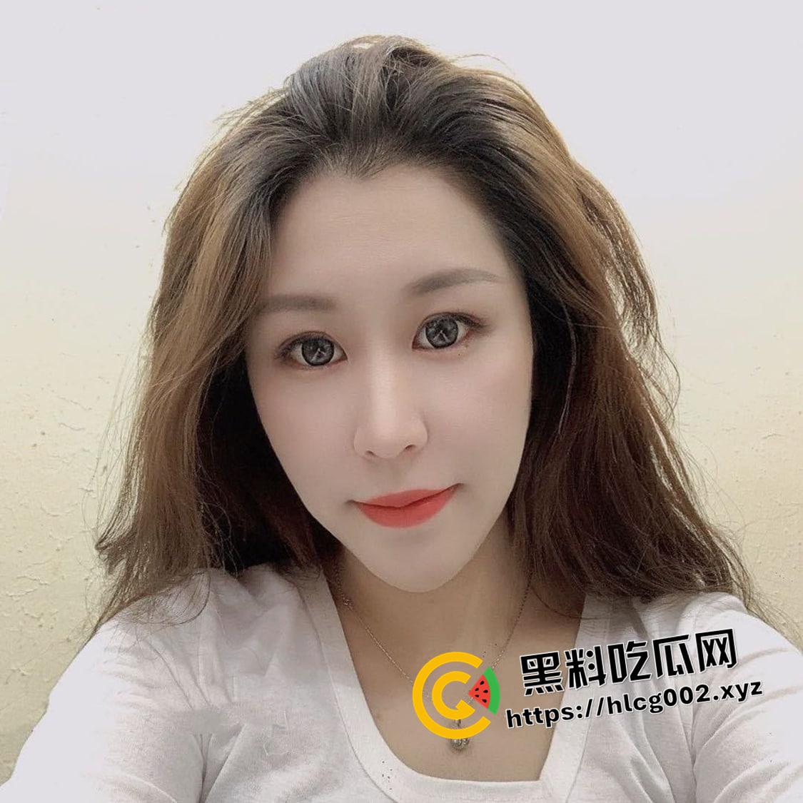 江苏党员少妇被领导潜规则 媚眼如丝的风骚少妇 两颗蛋蛋一起吸 这谁顶得住