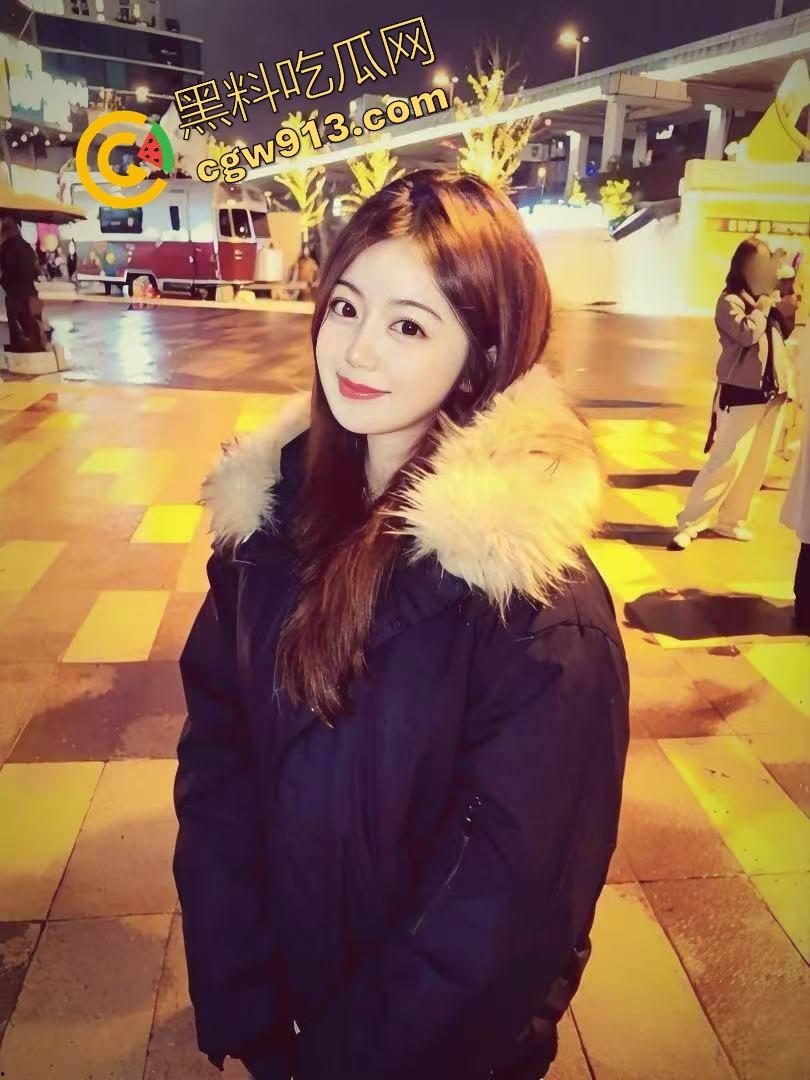 被扩张到失禁的发情母狗,肛门成了供人蹂躏的洞口,阴环母狗菊穴失守,高潮像溃堤般喷涌!