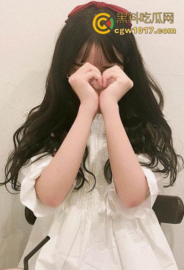 强上半夜在厨房找饭吃的女儿,大屌狠捅粉穴,翘臀高抬美腿夹紧粗壮肉棒撸动,高潮淫水狂喷!