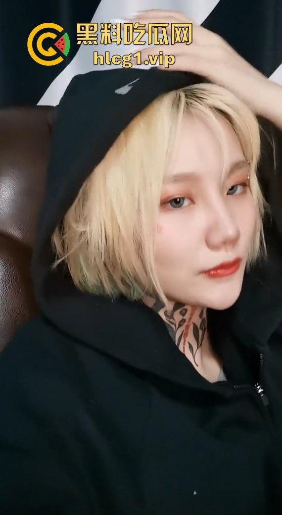 抖音女Rapper『尔晴没吃饱』花臂纹身女神的双面人生!前男友啪啪视频流出,反差婊形象大曝光!