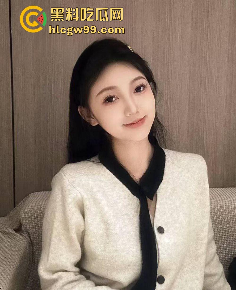 华南师范学院高冷校花【杨珍珍】不雅视频流出，别看骚货长相清纯甜美，在床上可是一把好手，极品尤物一个！