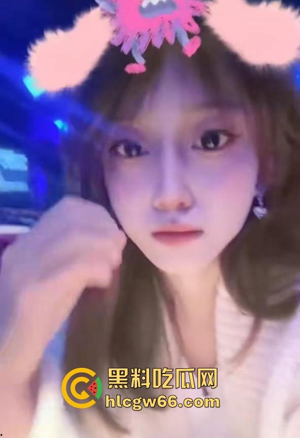 20岁黑龙江女学生【徐婉婷】可爱女神模样 敢想象背后靠卖贱卖自己的自慰视频为生!