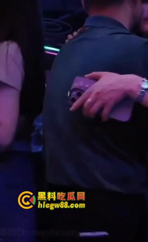 你大爷还是你大爷,退休不跳广场舞,直接拿退休金冲妹子,享受生活才是硬道理!