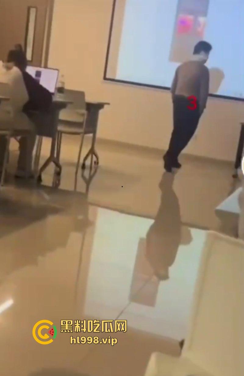 棒子欠削!浙大韩国外教在课堂上威胁中国女生不让毕业 一个西巴在中国地盘还敢撒野?