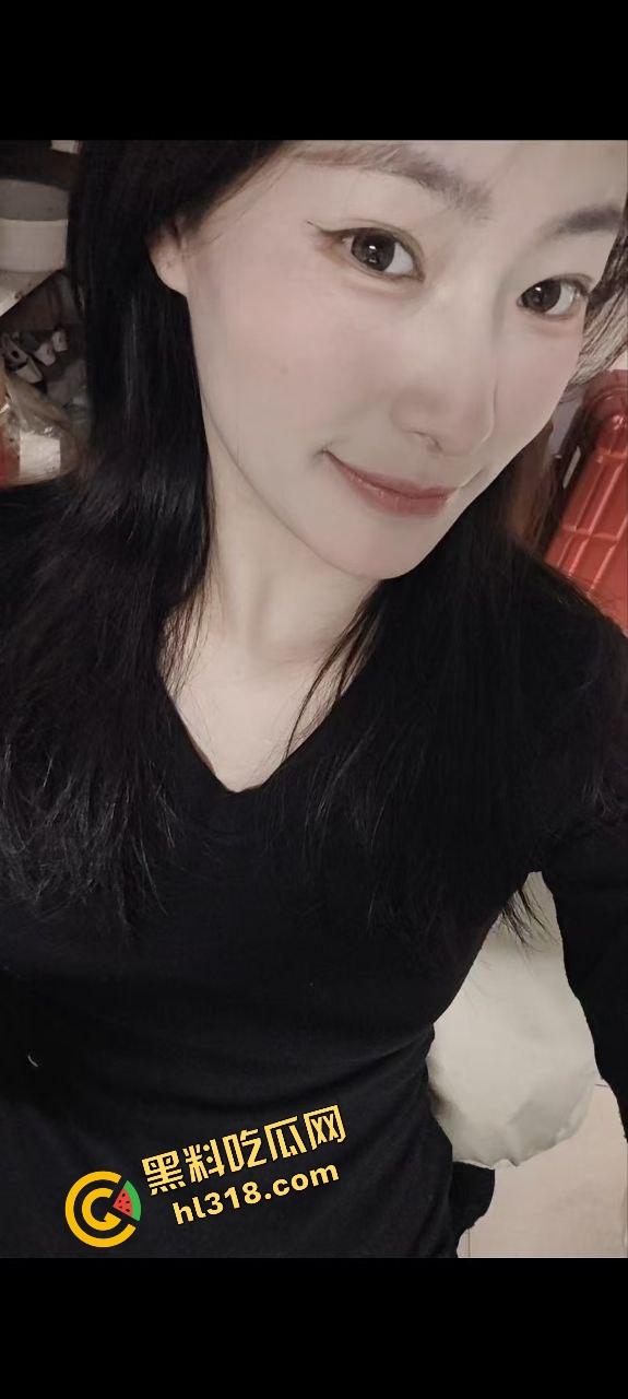 成都师范大学反差大学生实习母狗『刘倩』大街上巨乳外露,办公室没人就掏奶抠逼,裸着全身坐办公桌!