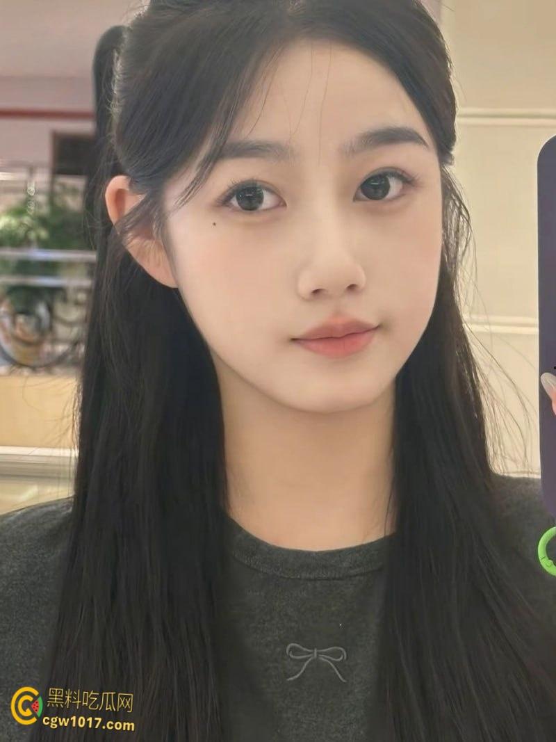 山西科技大学高颜值校花【张佳慧】性爱视频曝光,肥臀翘得像蜜桃,男友狠干嫩穴浪叫连连高潮不止!