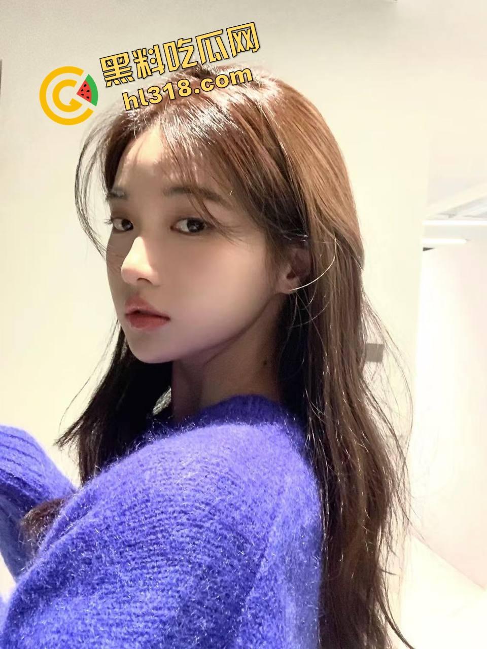 怪不得骚货都爱黑皮大鸡巴,巧克力从嘴到穴全都能用,反方向大黑棍插到翻白眼,这种花样谁不想试一试?