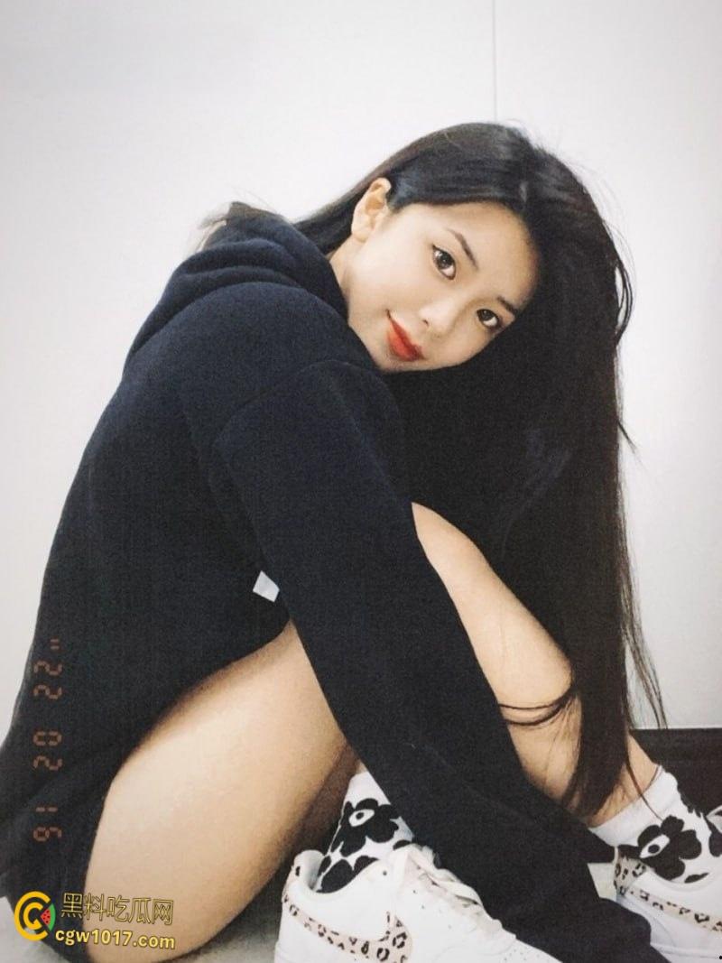 山西科技大学高颜值校花【张佳慧】性爱视频曝光,肥臀翘得像蜜桃,男友狠干嫩穴浪叫连连高潮不止!