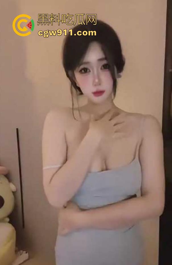 哄骗粉嫩妹妹微醺，不料酒后被强上，视频威胁后得逞，掐脖狠干淫水四溢，没想到妹妹身材这么有料！