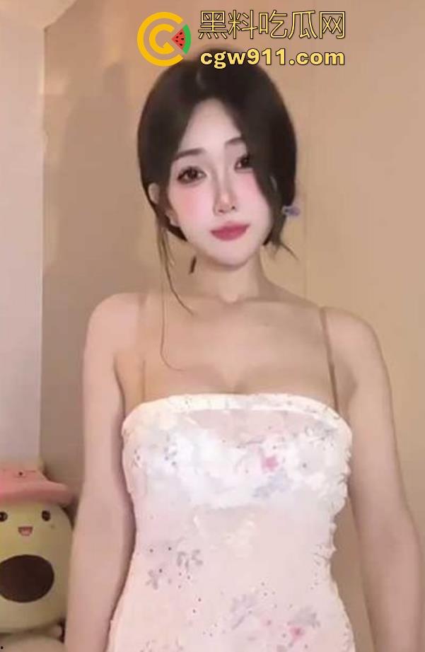 哄骗粉嫩妹妹微醺,不料酒后被强上,视频威胁后得逞,掐脖狠干淫水四溢,没想到妹妹身材这么有料!