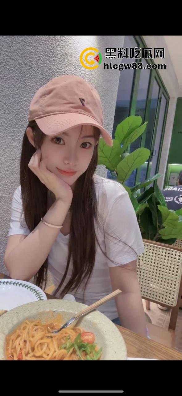 南京艺术学院母狗【刘静婷】约体育生被站立猛蹬,逼操烂还浪叫不停,美女再靓也得舔,鸡巴舔过无数根 !