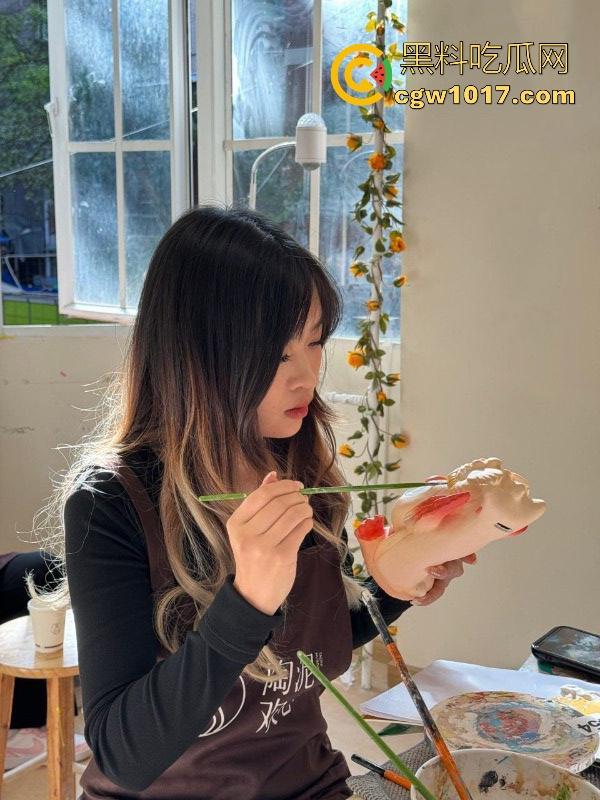 成都工商学院极品女大【林费晴】跟男友性爱视频流出,震动棒磨阴蒂口交,喷汁如泉涌湿透床单,反差刺激炸裂!