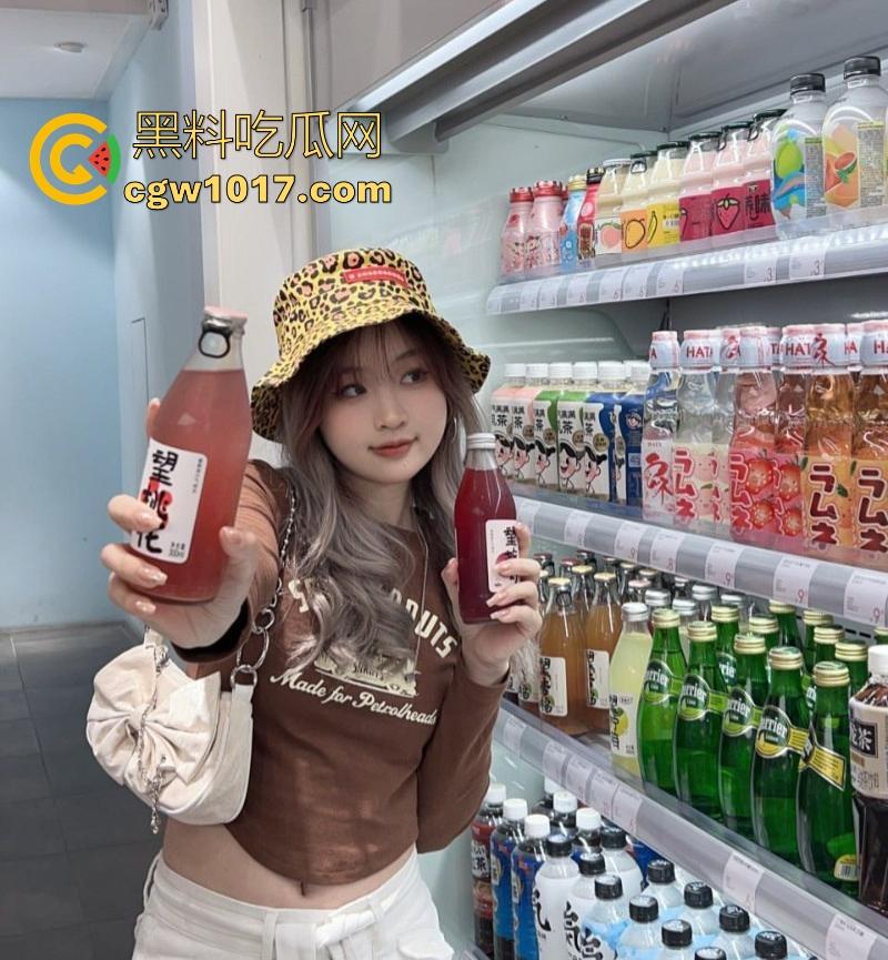 成都工商学院极品女大【林费晴】跟男友性爱视频流出,震动棒磨阴蒂口交,喷汁如泉涌湿透床单,反差刺激炸裂!