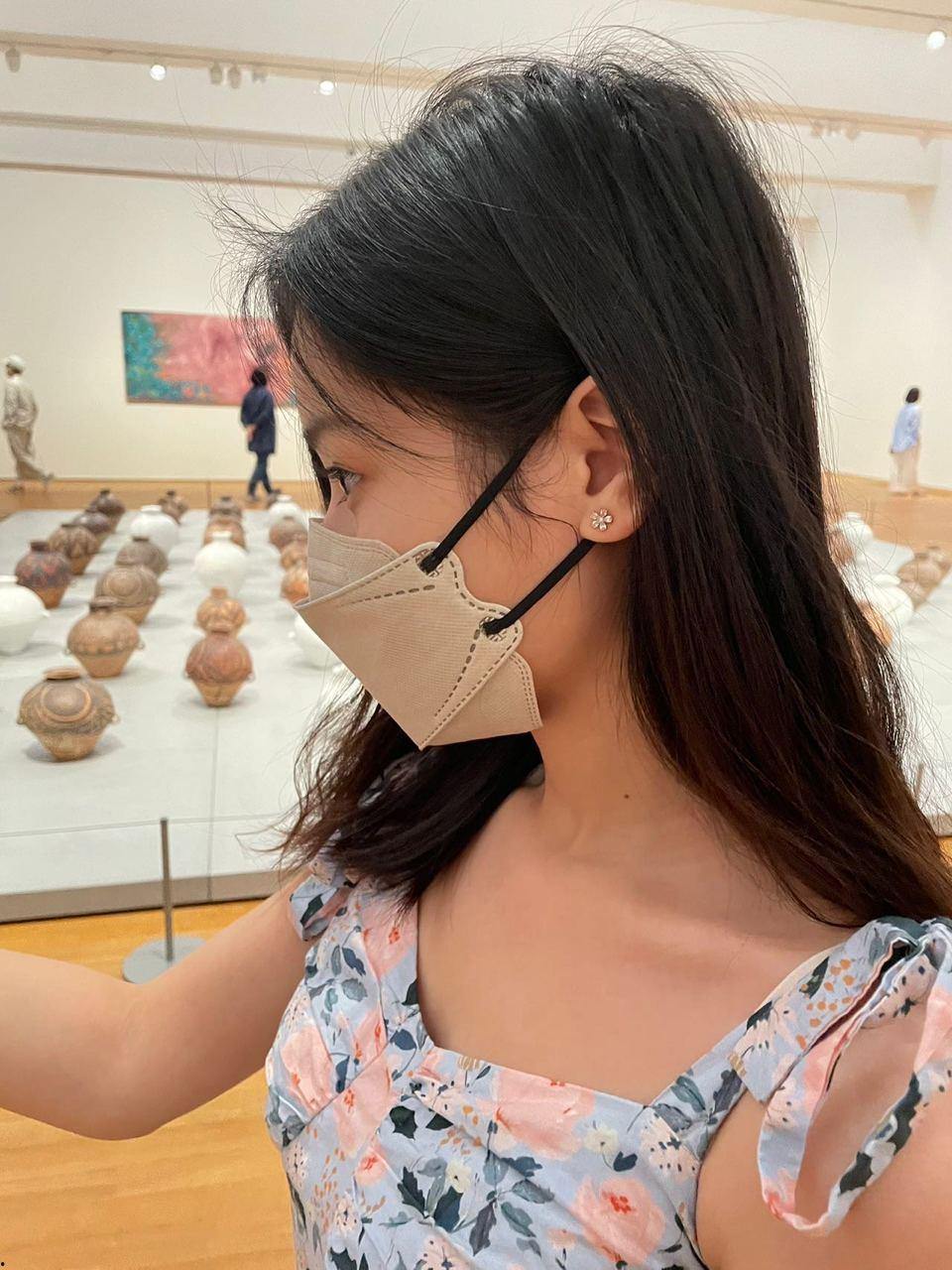 香港珠海学院 杨璐 脚踏五条船 香港内地两地卖逼 被同学发现直接送炮 自拍视频流出!