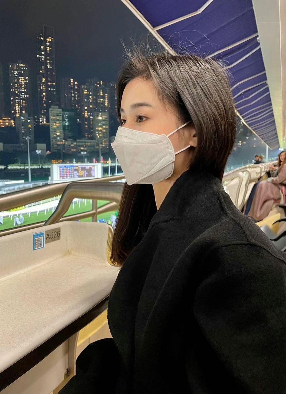 香港珠海学院 杨璐 脚踏五条船 香港内地两地卖逼 被同学发现直接送炮 自拍视频流出!