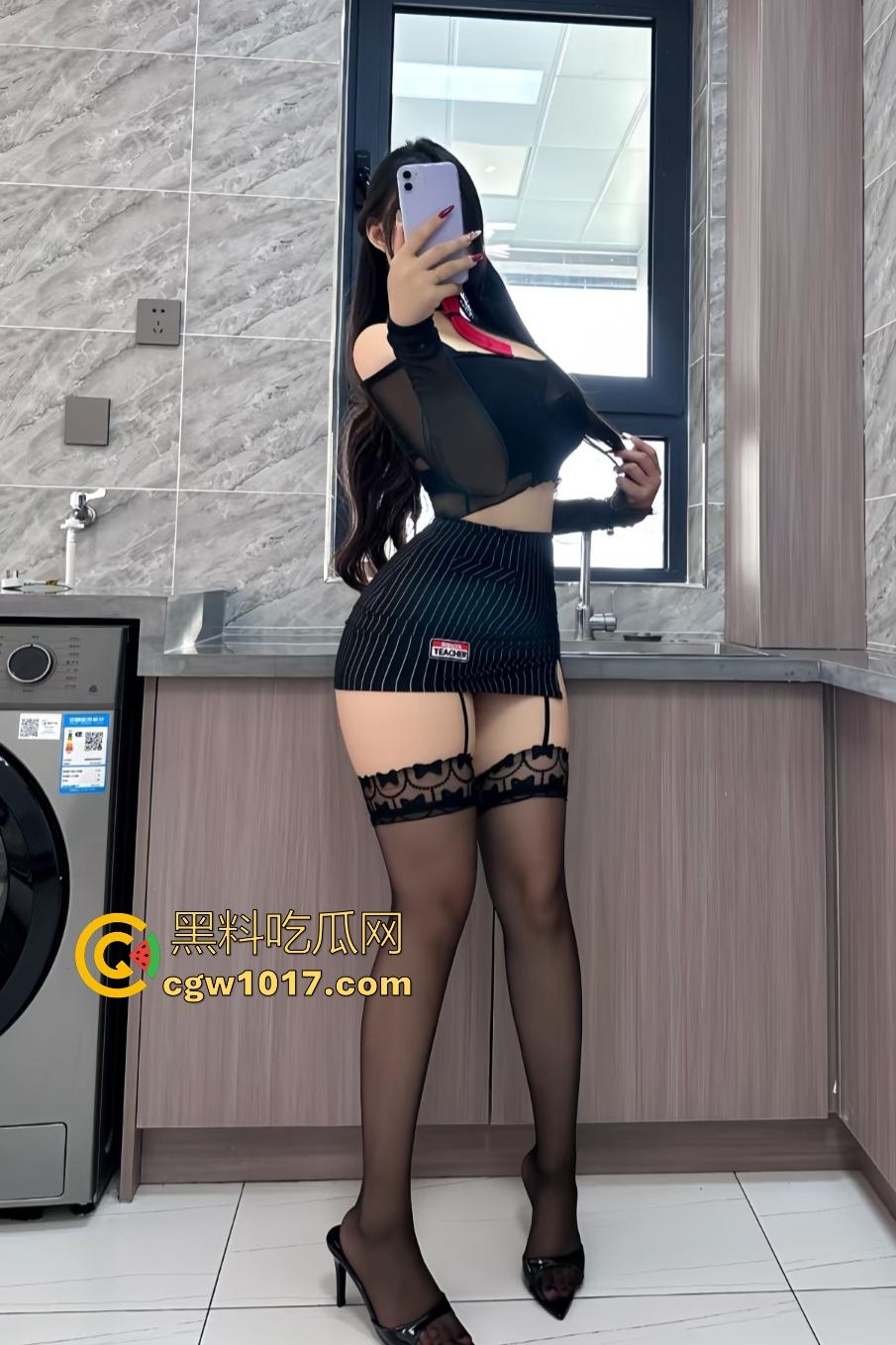 这年头还有女大【王爽】被网调变小母狗!线上露奶还秀自慰,线下被金主夹头口交深喉,口到爽才放行!