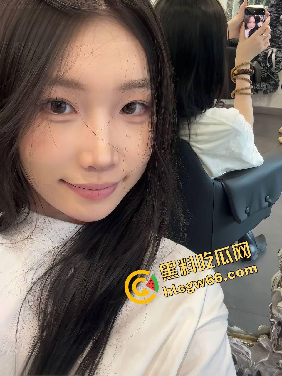 苏州学生妹【赵美凤】商场厕所跪舔被口爆，小嘴操成小穴，拉丝吞精舔根到底，男友在隔间撸到射！