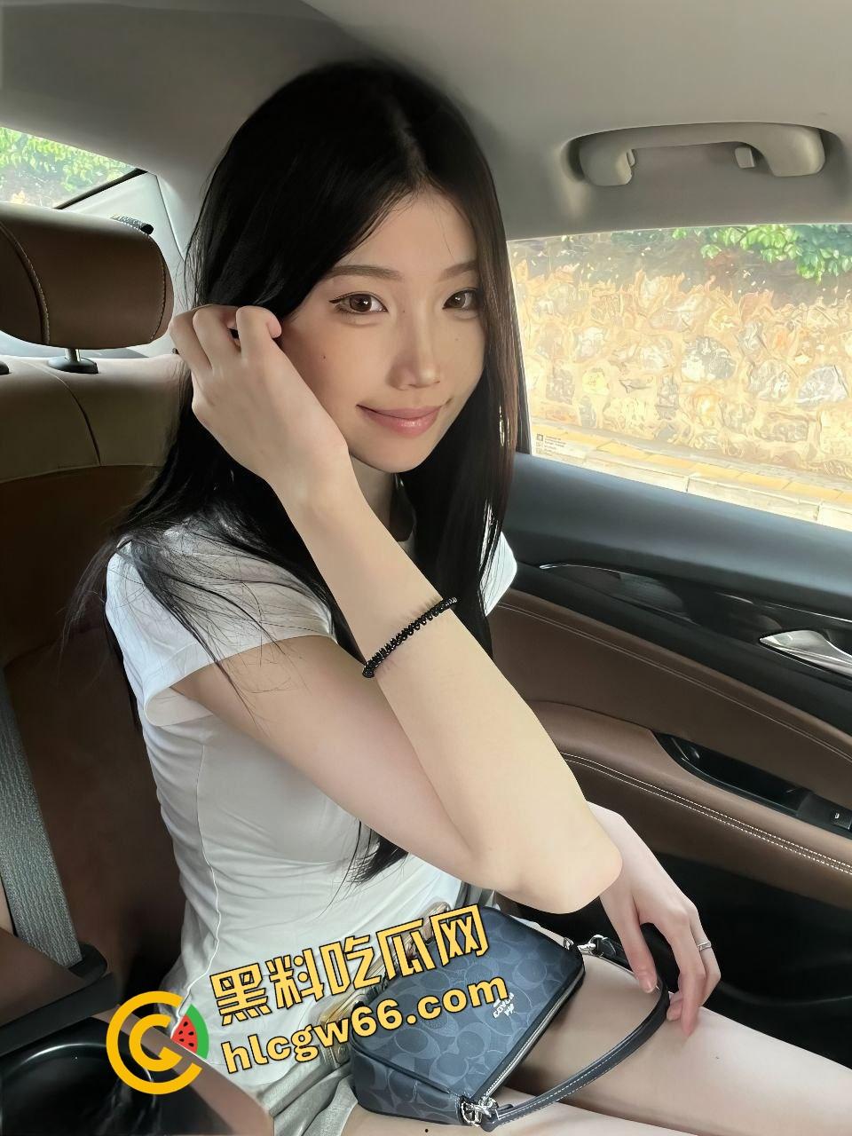 苏州学生妹【赵美凤】商场厕所跪舔被口爆,小嘴操成小穴,拉丝吞精舔根到底,男友在隔间撸到射!