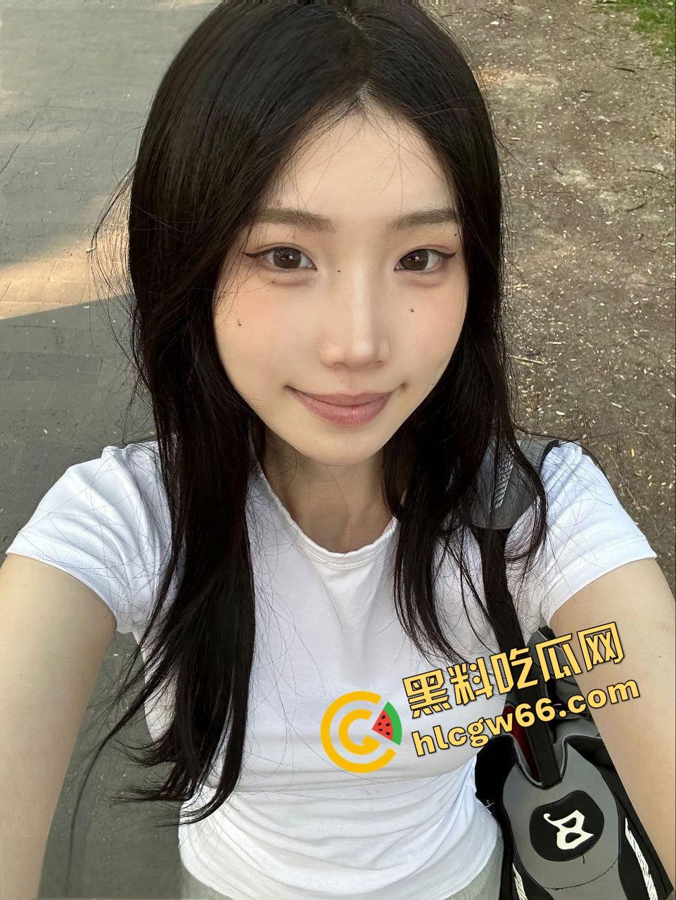 苏州学生妹【赵美凤】商场厕所跪舔被口爆,小嘴操成小穴,拉丝吞精舔根到底,男友在隔间撸到射!