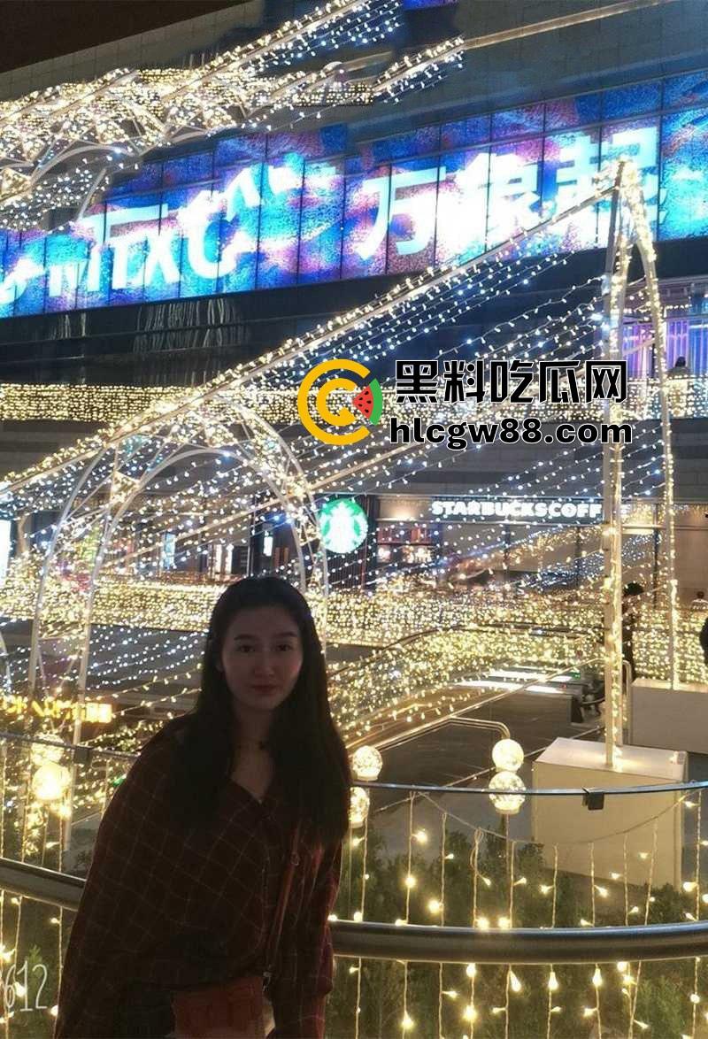 成都师范学校清纯妹子【赵婷婷】分手后被爆出,小逼被造得稀烂,床上劈腿露穴舔鸡巴,骚得像小母狗!