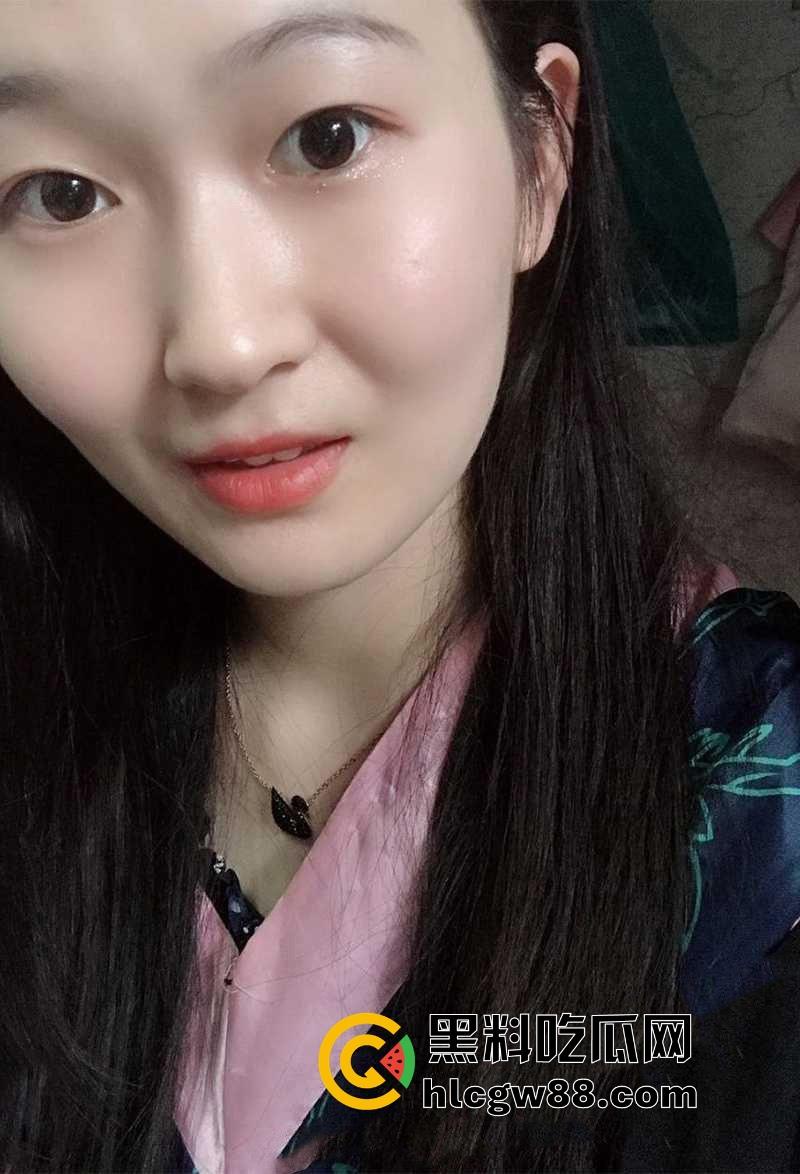 成都师范学校清纯妹子【赵婷婷】分手后被爆出,小逼被造得稀烂,床上劈腿露穴舔鸡巴,骚得像小母狗!