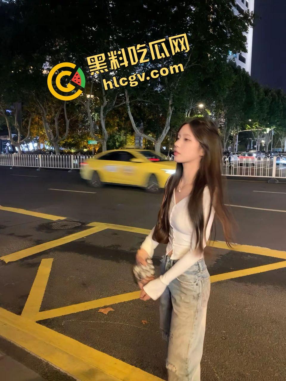 抖音清纯反差婊『盐焗小鱼丸』被金主爸爸看上包养 道具抠逼淫叫连连!独家流出!