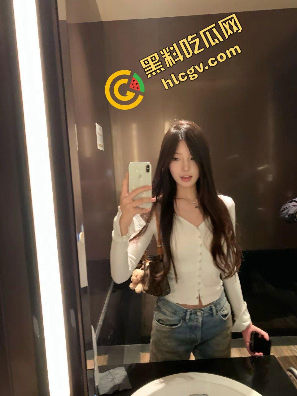 抖音清纯反差婊『盐焗小鱼丸』被金主爸爸看上包养 道具抠逼淫叫连连!独家流出!