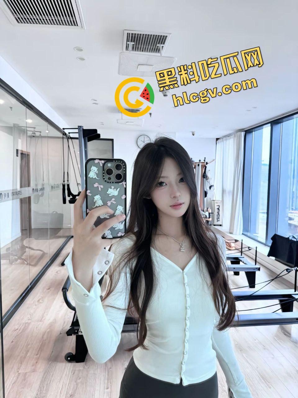 抖音清纯反差婊『盐焗小鱼丸』被金主爸爸看上包养 道具抠逼淫叫连连!独家流出!