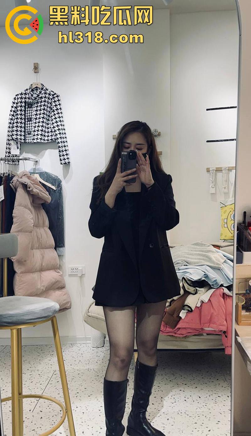 河北高颜值馒头逼骚妇,身材性感翘臀饱满诱人,经常穿黑丝自拍勾引网友,被调教后入逼都操黑了!