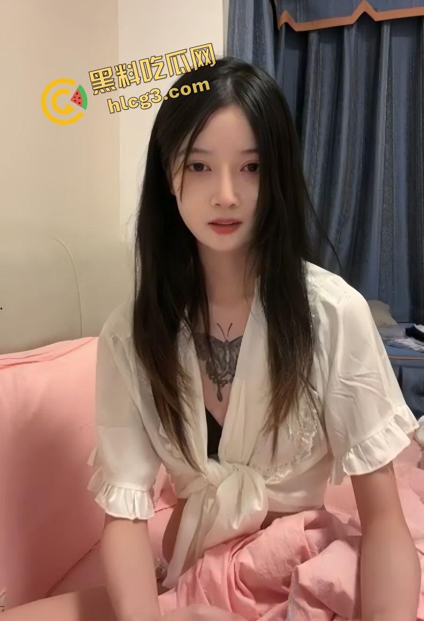 高颜值新人白虎反差婊『小蝴蝶飞』下海直播做爱 胸口纹身吸睛 调教开发性爱淫荡一绝