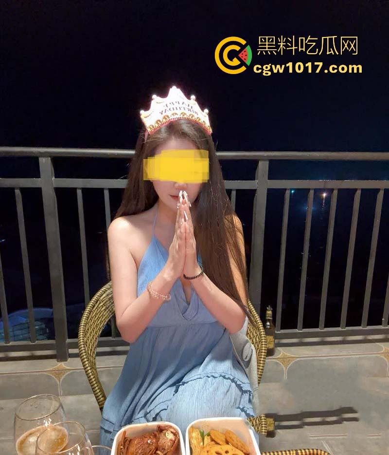 口交新玩法!可乐加跳跳糖,一口可乐一口跳跳糖再加一口鸡巴,解锁新玩法直接效果爆炸,骚货嫂子怎么什么都会啊!