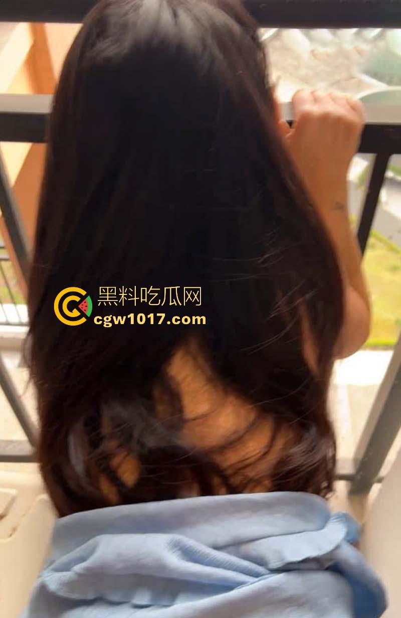 口交新玩法!可乐加跳跳糖,一口可乐一口跳跳糖再加一口鸡巴,解锁新玩法直接效果爆炸,骚货嫂子怎么什么都会啊!