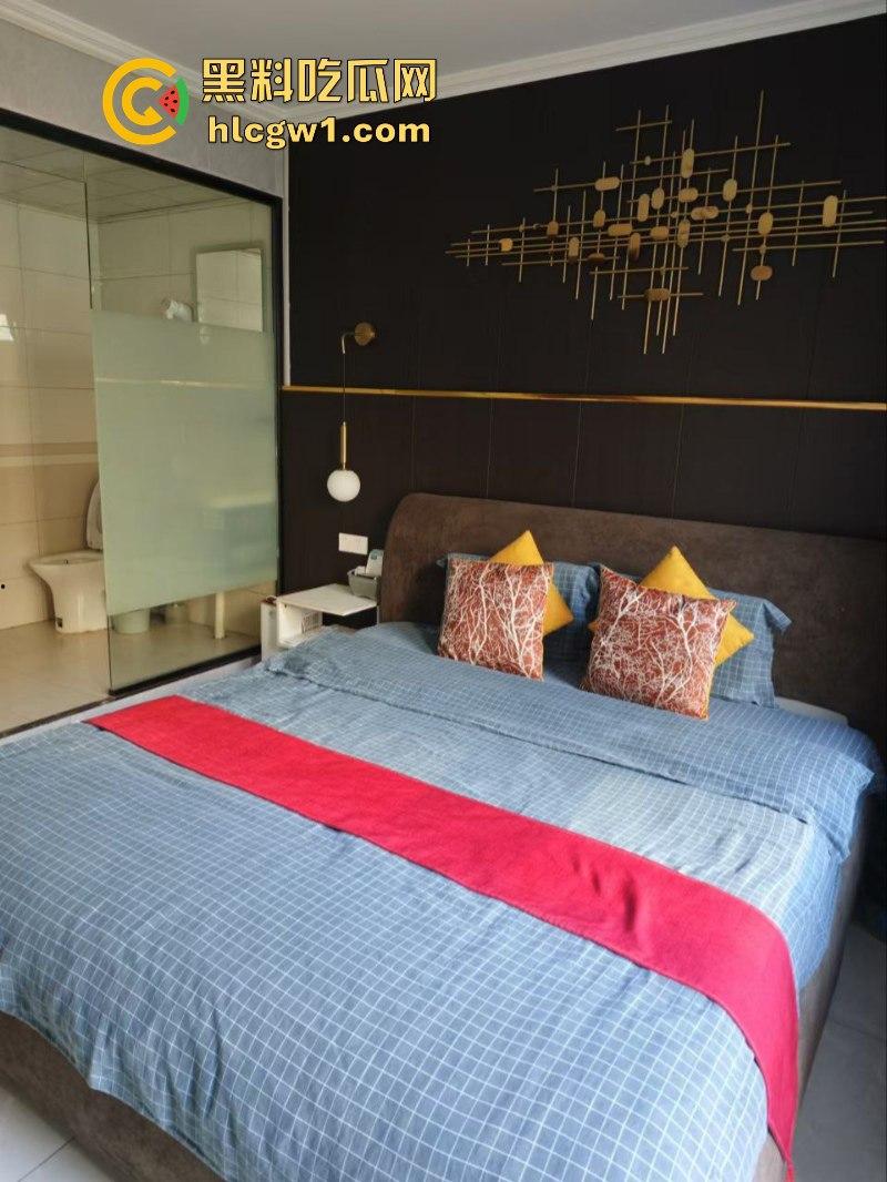 上海小伙网恋奔现翻车 软萌妹子变超雄坦克 房都开好了还是办了吧!