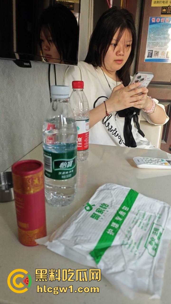 上海小伙网恋奔现翻车 软萌妹子变超雄坦克 房都开好了还是办了吧!