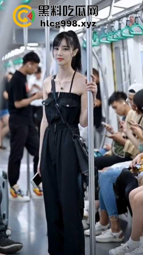 百万粉丝博主【EMMA】做外围翻车!被扒得底裤都不剩,粉丝掉光光只剩90万!