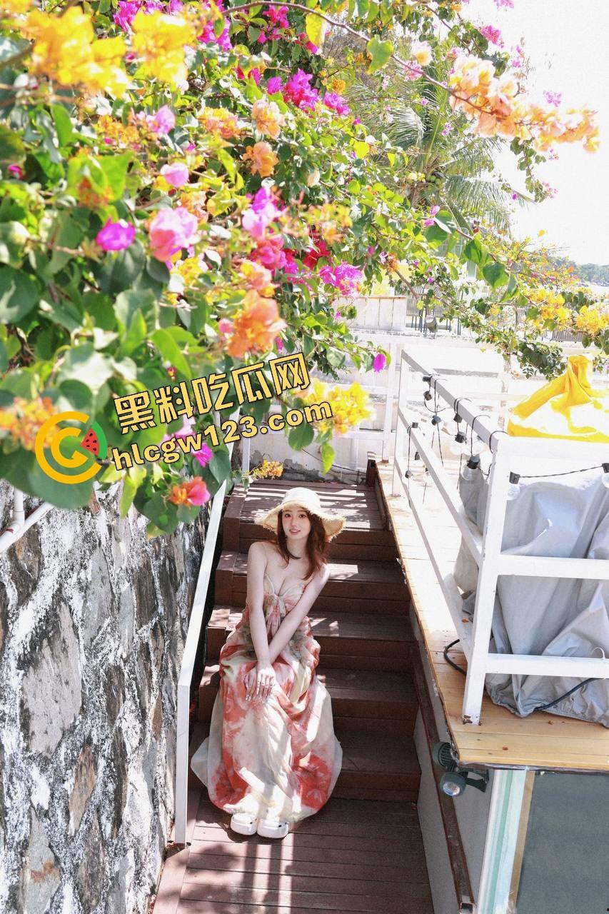 农业片天花板,大胸妹模仿奶牛挤奶,乳头夹得哆嗦喷汁,这奶子还能这样玩?奶牛看了都沉默!