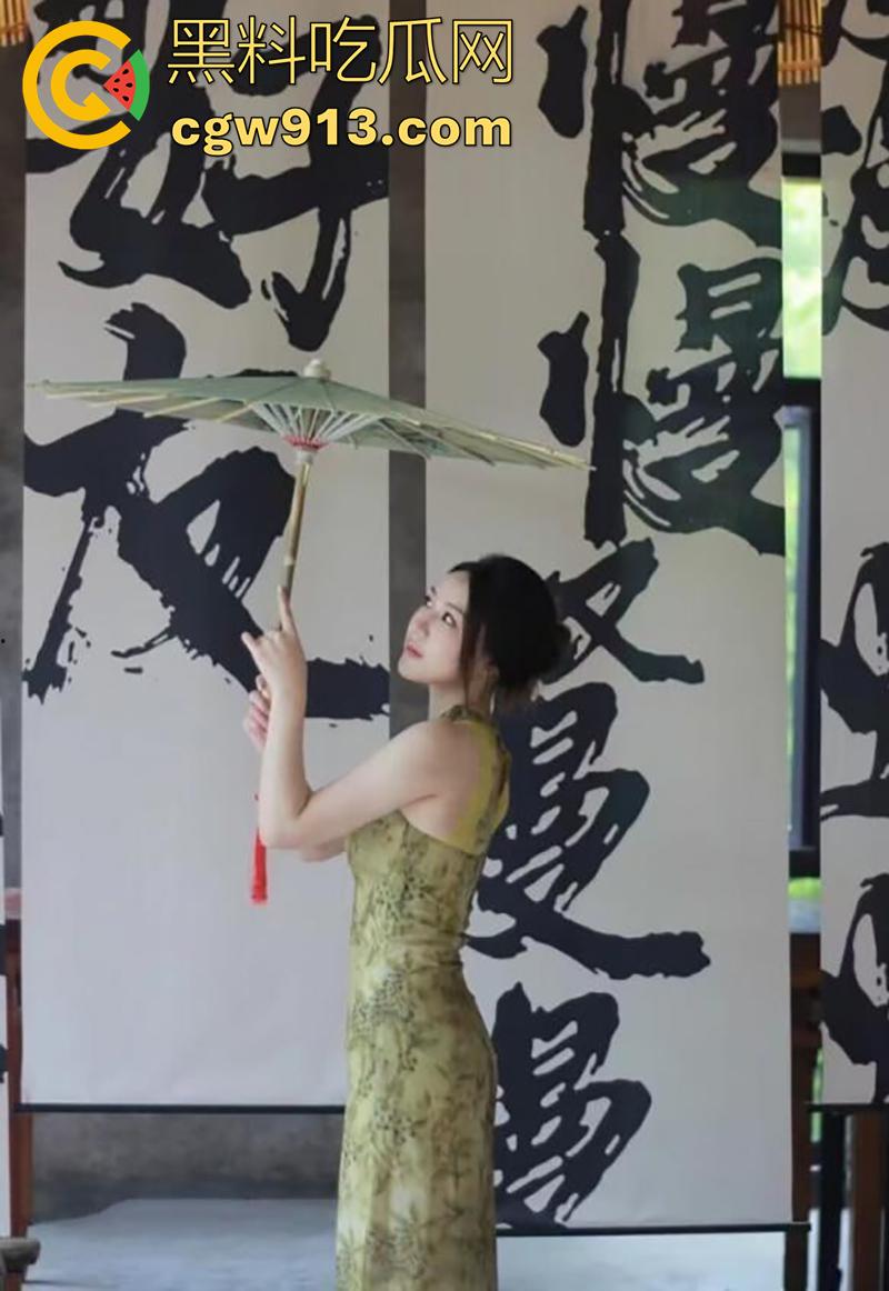 沧州师范美臀女辅导员【王莉媛】,身材火辣美腿修长,主动勾引男学生到家,穿黑丝情趣装在床上异常风骚!