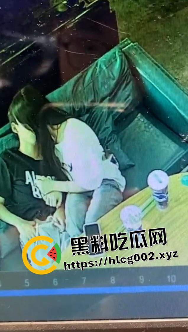 广西玉林仙尼奶茶店口交 初级中学【孙晓慧】在校高冷女神 在外反差风骚当众口交