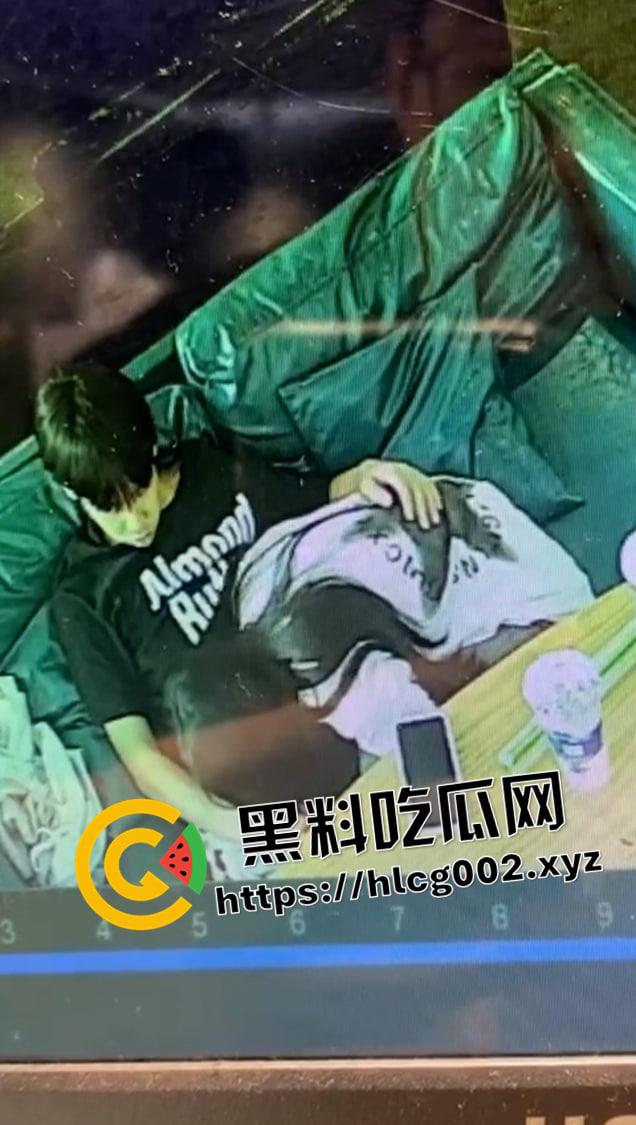 广西玉林仙尼奶茶店口交 初级中学【孙晓慧】在校高冷女神 在外反差风骚当众口交