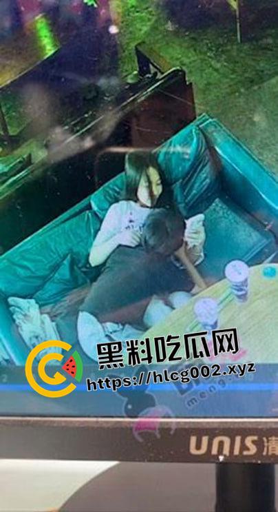 广西玉林仙尼奶茶店口交 初级中学【孙晓慧】在校高冷女神 在外反差风骚当众口交