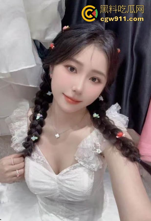 广西工商职业学院反差女大学生【林晓英】约炮调教视频曝光,女上位猛骑爽到叫爸爸,嫩穴紧裹棒身啪啪撞击!