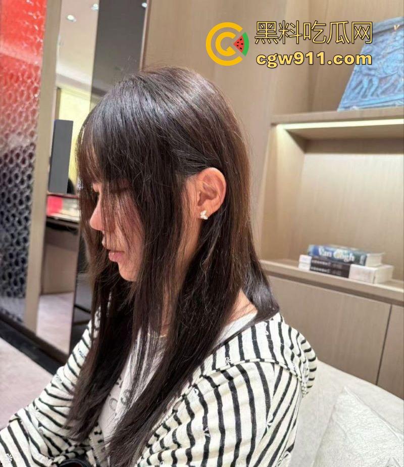 广西工商职业学院反差女大学生【林晓英】约炮调教视频曝光,女上位猛骑爽到叫爸爸,嫩穴紧裹棒身啪啪撞击!