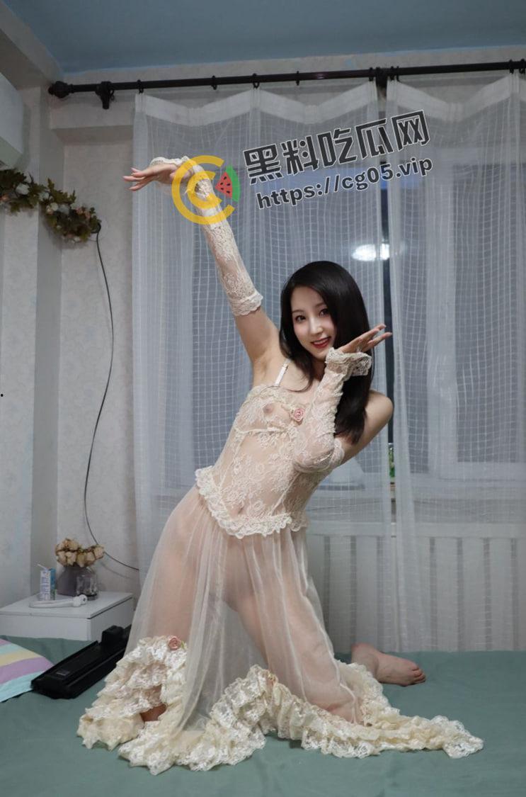 南京人妻为了年轻时的意难平勇敢出轨 不了被反手曝光 清纯的眼神妖娆的身姿 还是那个容易上当的笨蛋