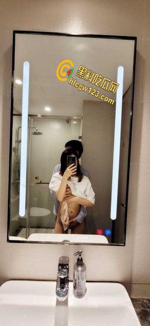 成都清纯女大学生【林书明】,明码标价援交伴游服务,看着风景玩着美人岂不快哉!