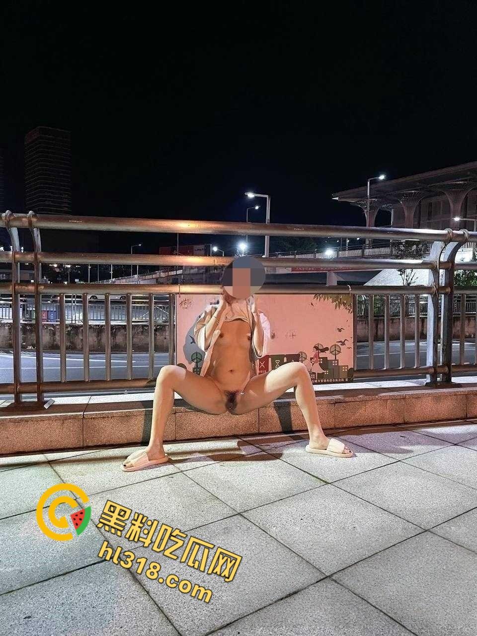 推特极品露出母狗【奶味泡芙】,白嫩身材各种户外私拍,电梯口全裸做爱,不料偶遇邻居魂都吓飞了 !