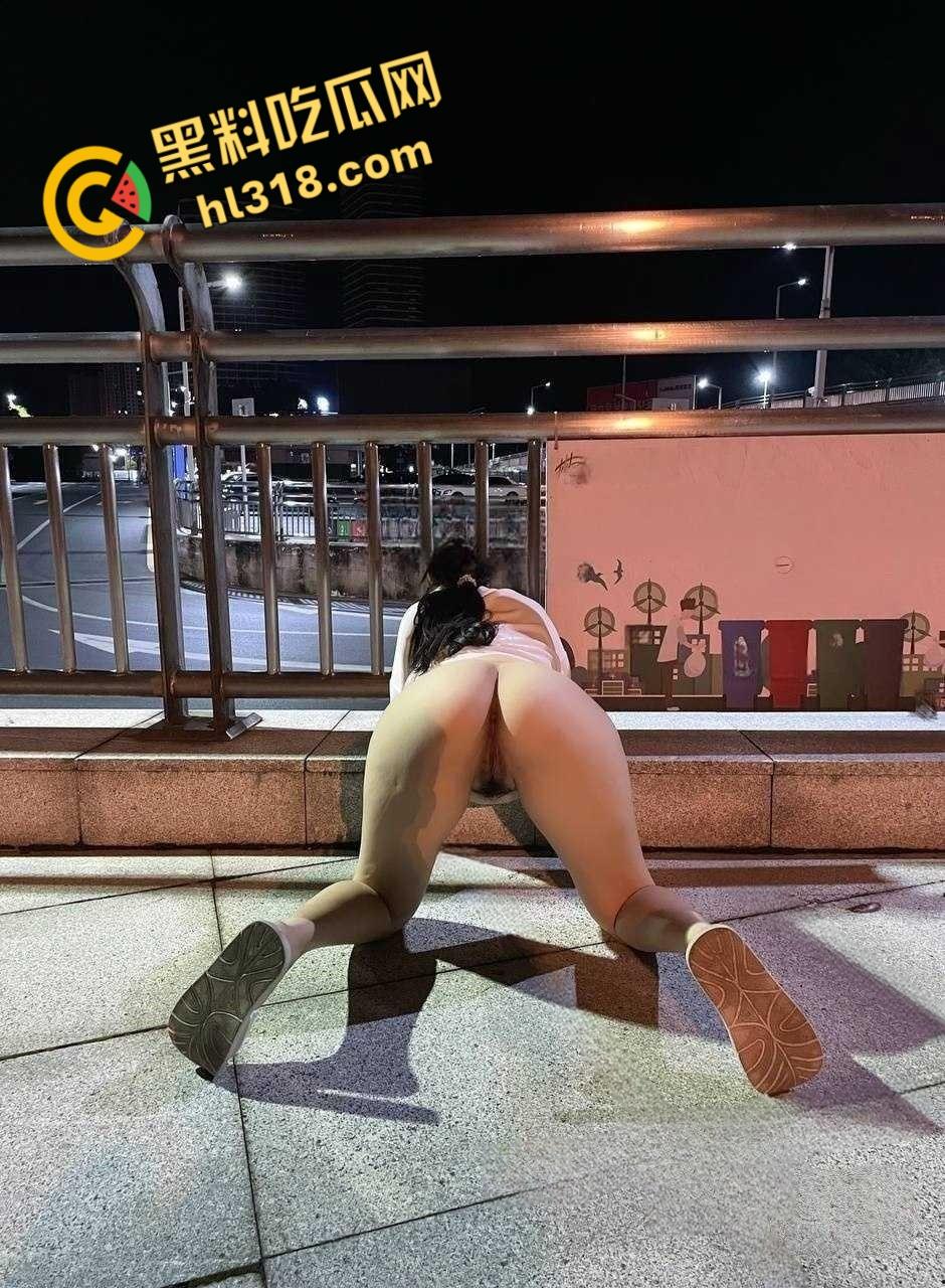 推特极品露出母狗【奶味泡芙】,白嫩身材各种户外私拍,电梯口全裸做爱,不料偶遇邻居魂都吓飞了 !